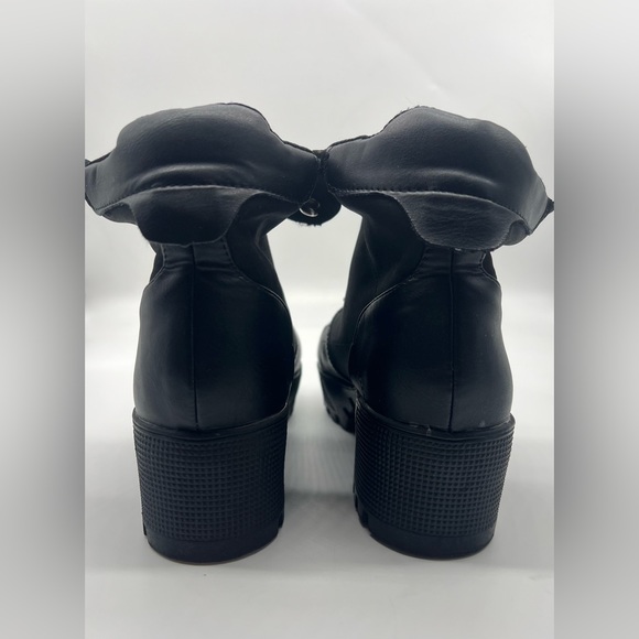 Black unisex size 4 combat boots leather, vinyl and suede - Picture 4 of 13